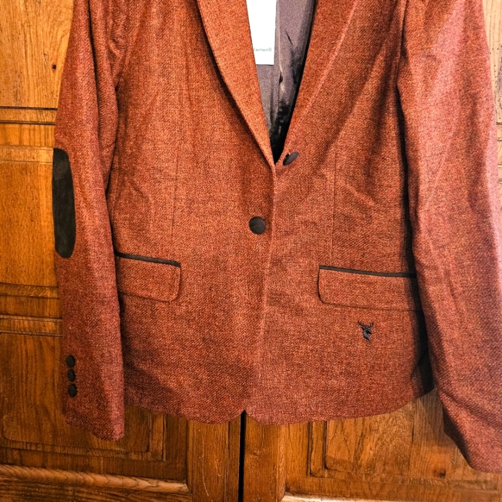 Beautiful Hartwell jacket with patches on the elbows. 100% wool.